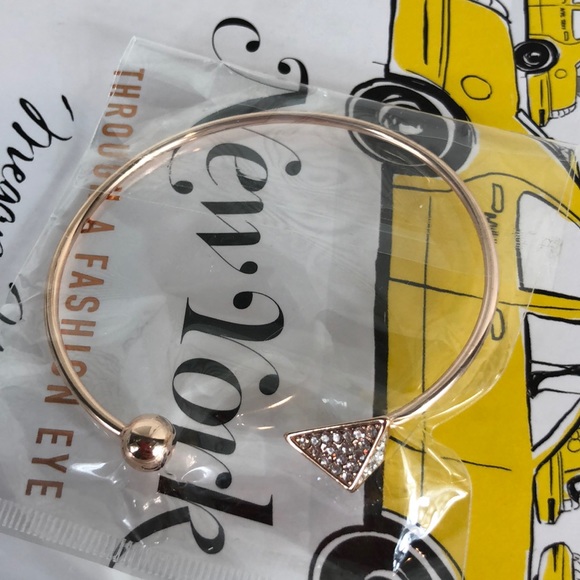 Pyramid Crystal and Rose Gold Bracelet - Picture 2 of 8